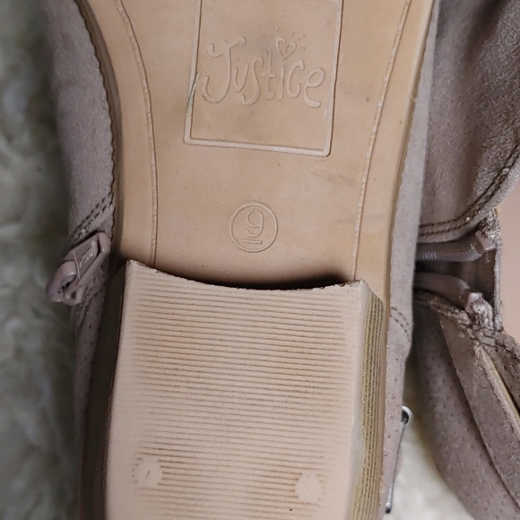 Cute faux suede ankle boots 👢 - Picture 5 of 5